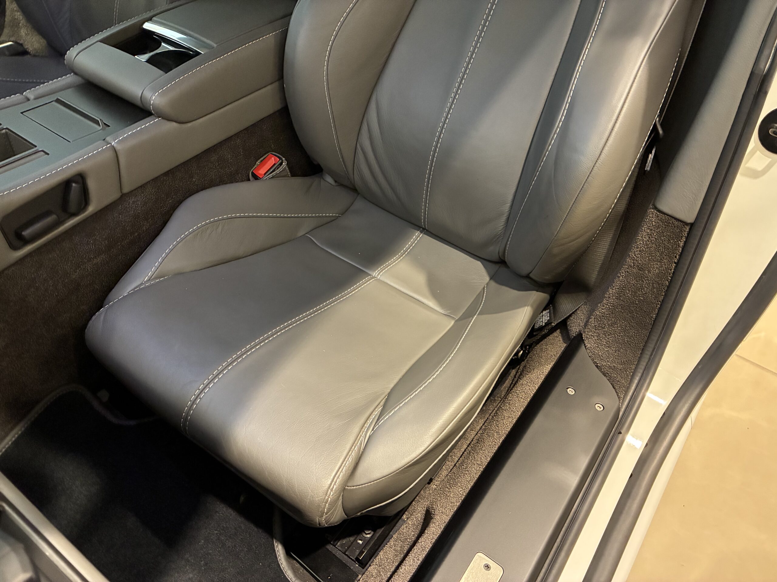 アストンマーティン　V8ヴァンテージ