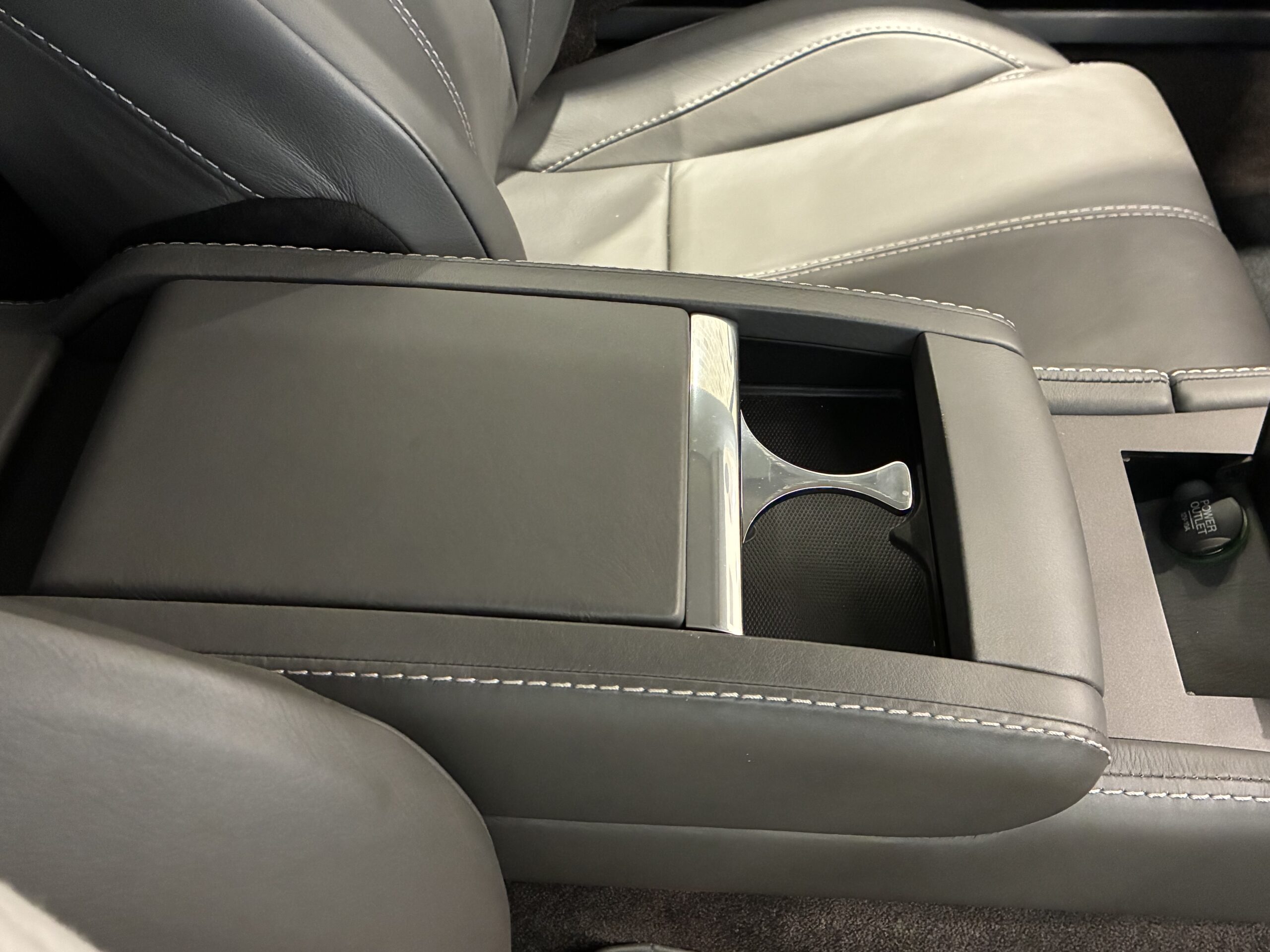 アストンマーティン　V8ヴァンテージ