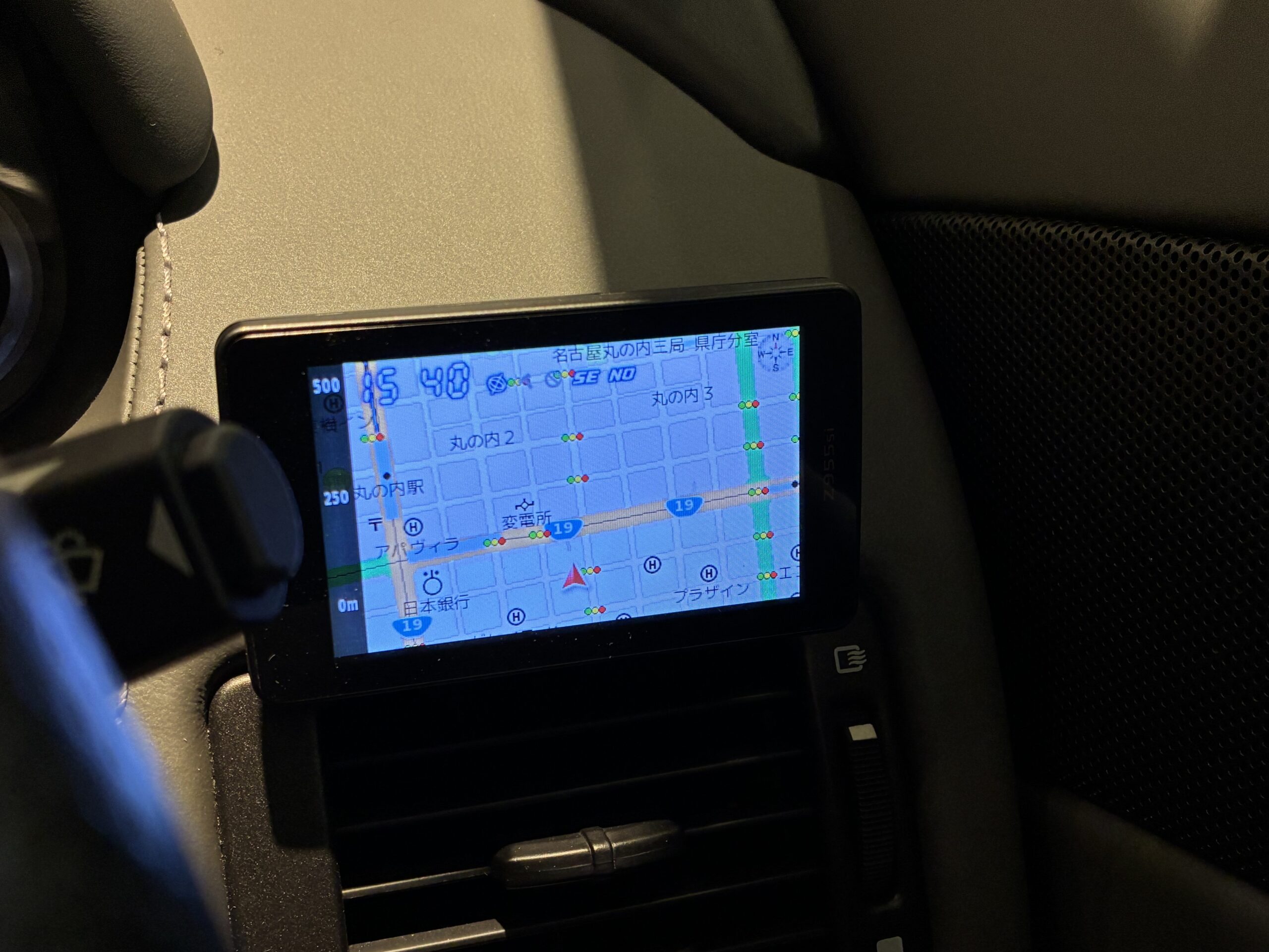 アストンマーティン　V8ヴァンテージ