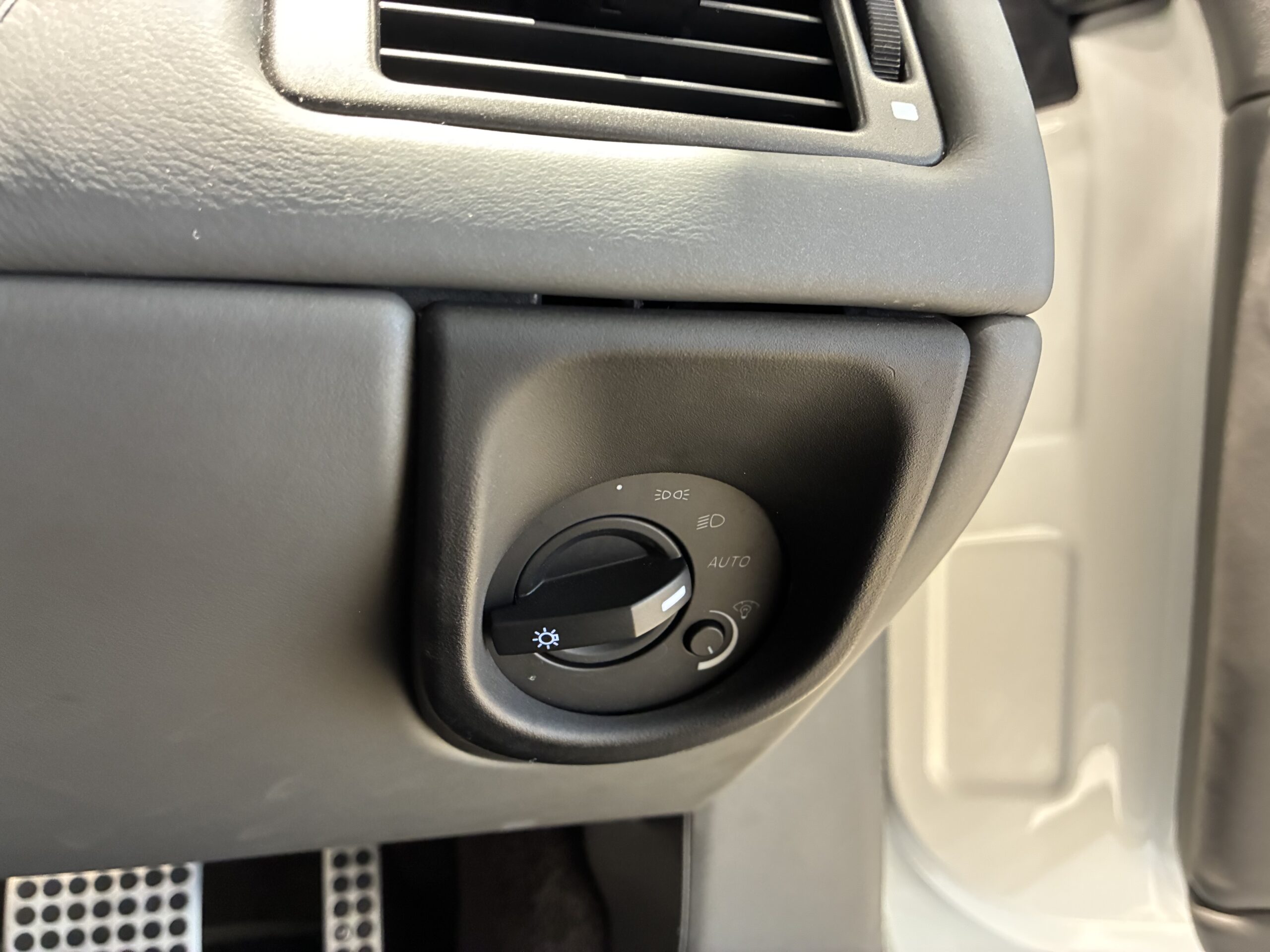 アストンマーティン　V8ヴァンテージ