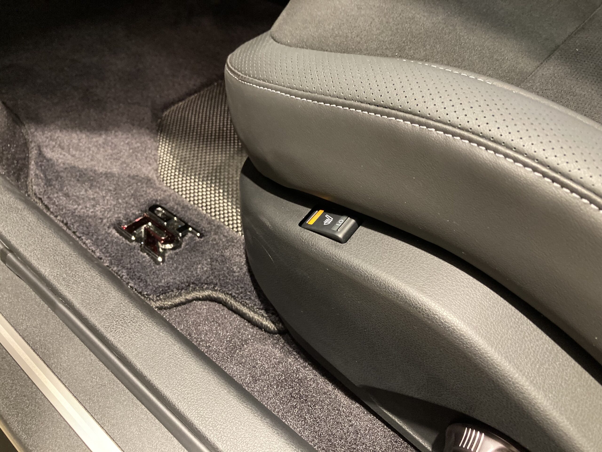 ニッサン GT-R 3.8プレミアムエディション 4WD