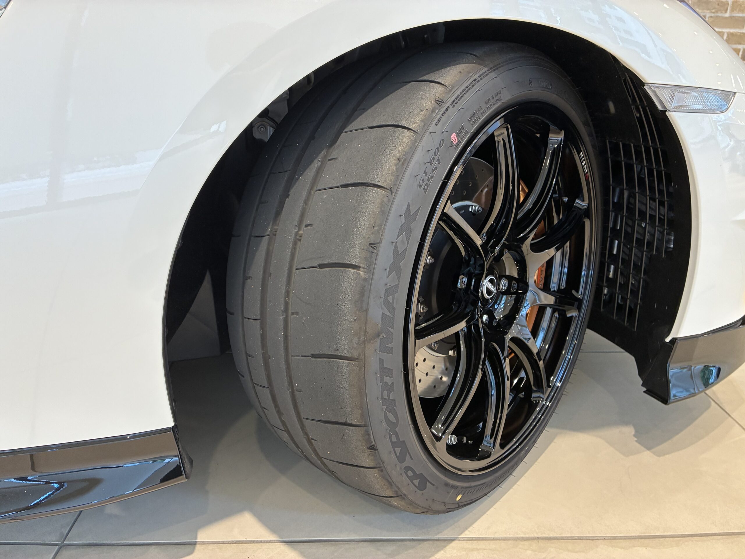 ニッサン GT-R 3.8トラックED engineered by nismo 4WD