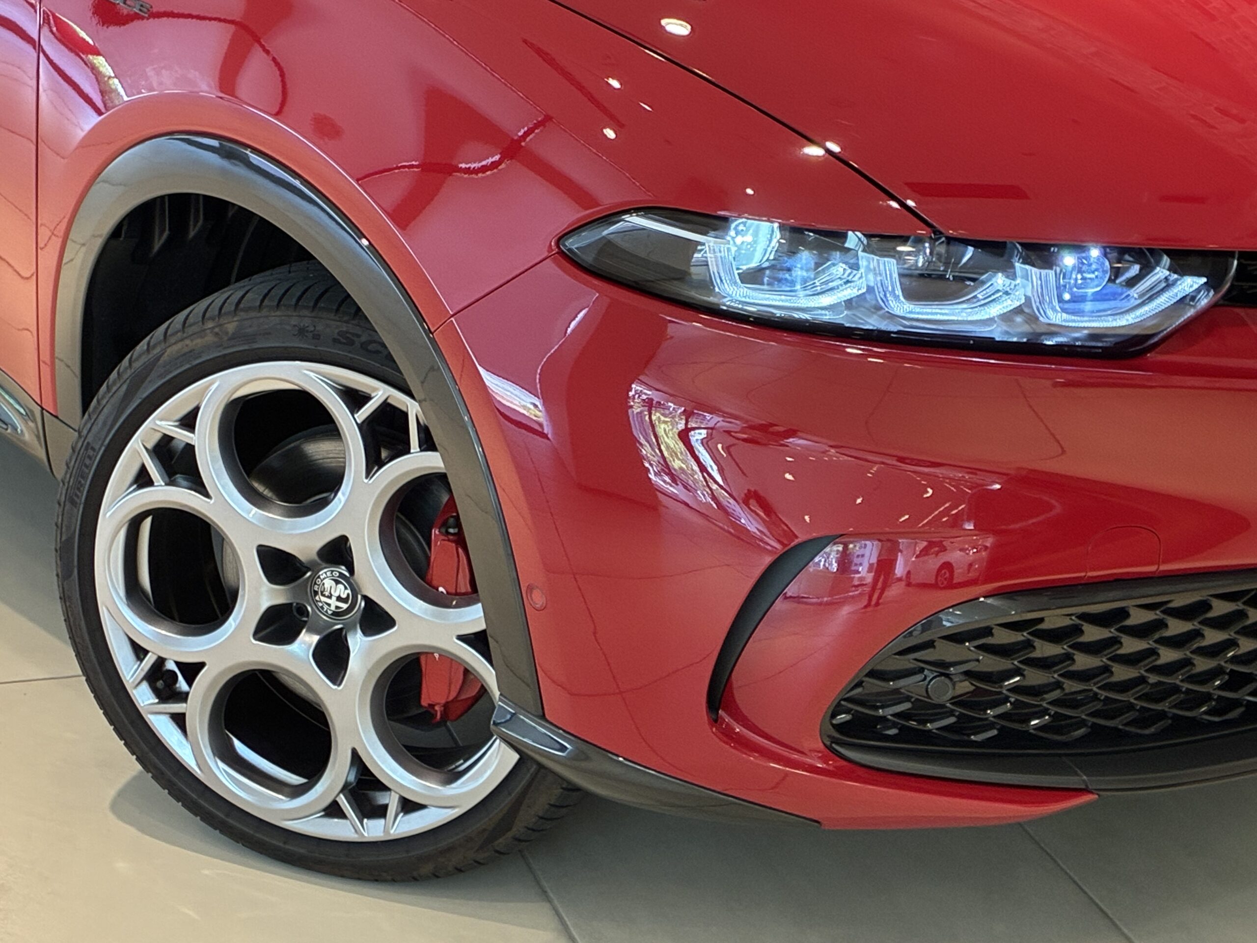 アルファロメオ　トナーレ PHEV Q4 Veloce