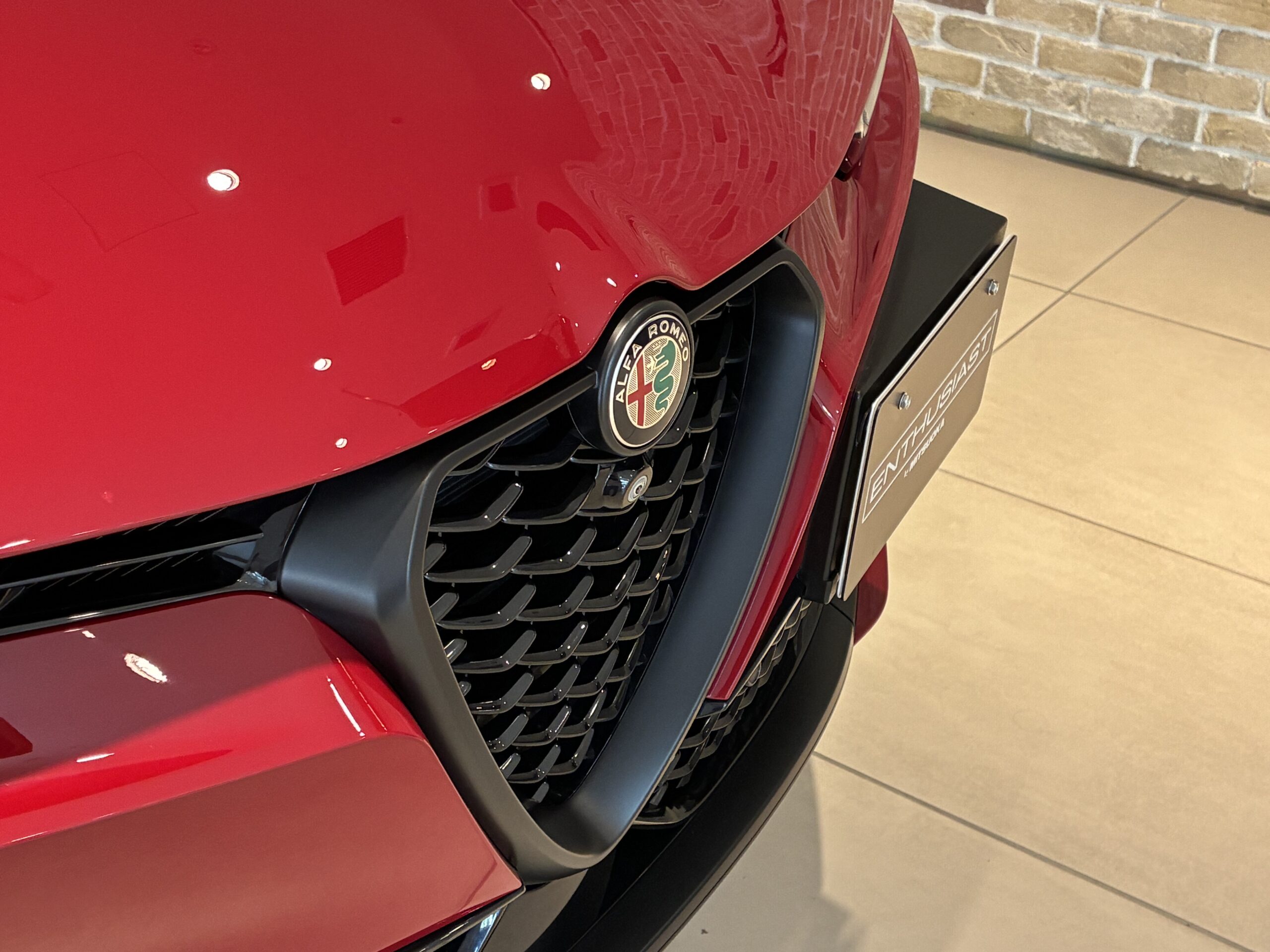 アルファロメオ　トナーレ PHEV Q4 Veloce
