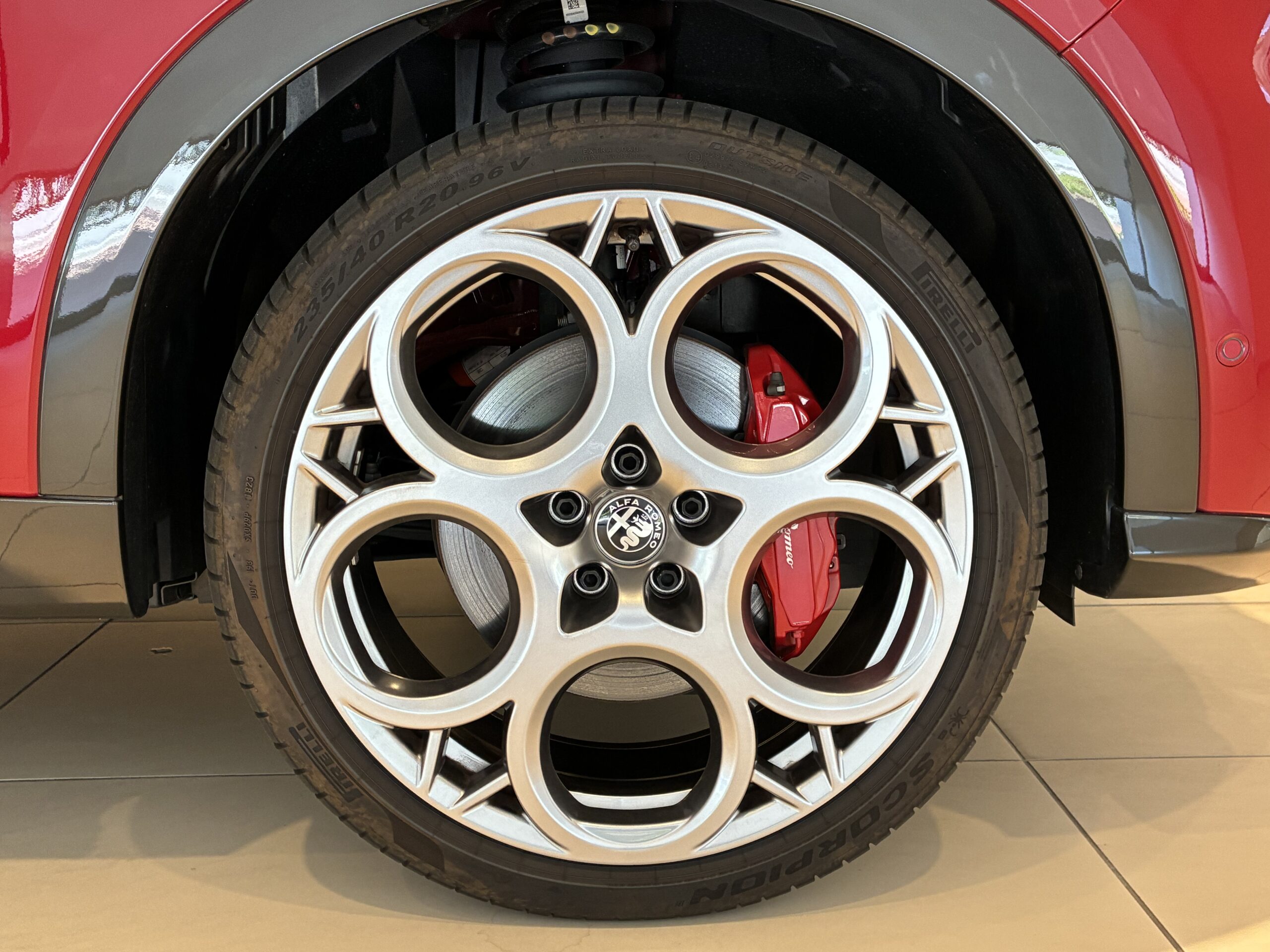 アルファロメオ　トナーレ PHEV Q4 Veloce
