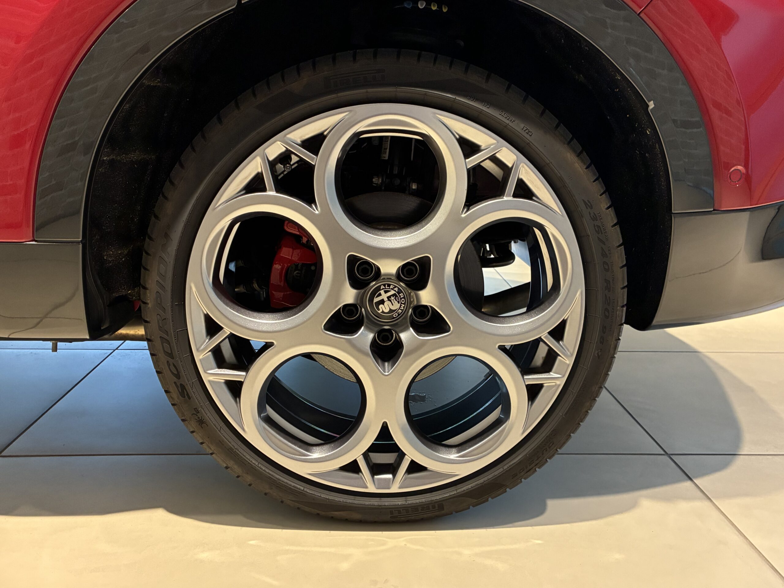 アルファロメオ　トナーレ PHEV Q4 Veloce
