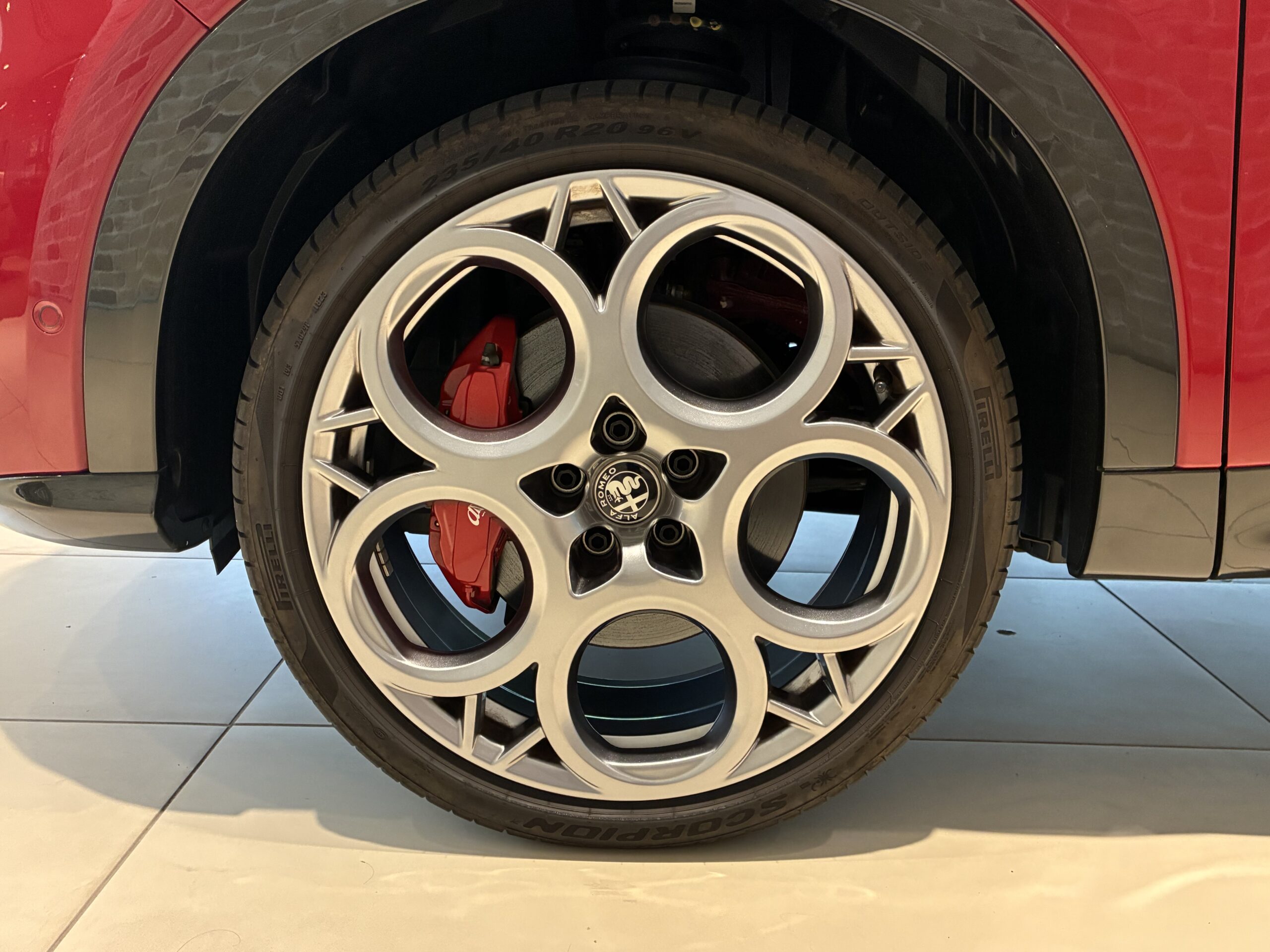 アルファロメオ　トナーレ PHEV Q4 Veloce