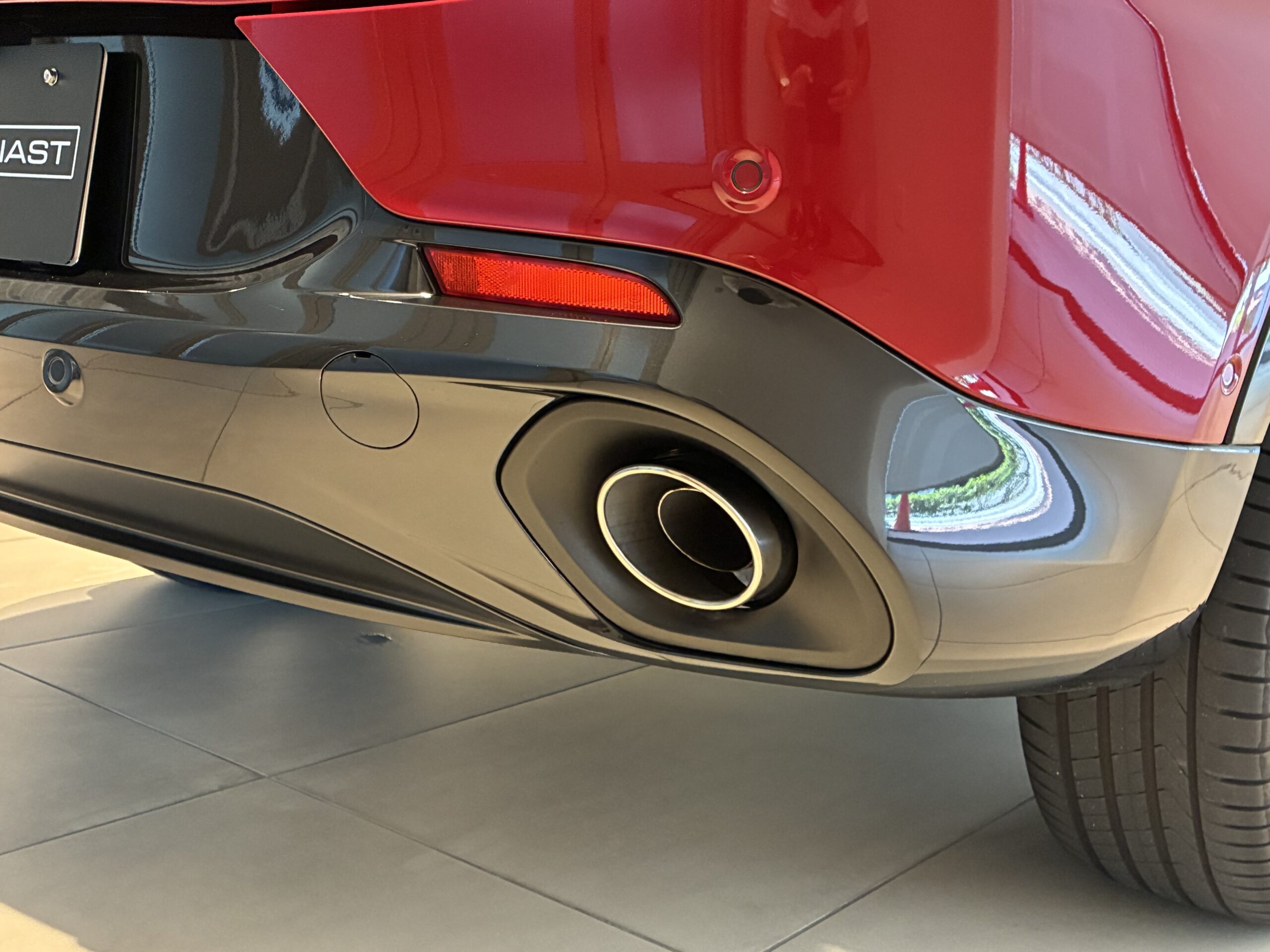 アルファロメオ　トナーレ PHEV Q4 Veloce