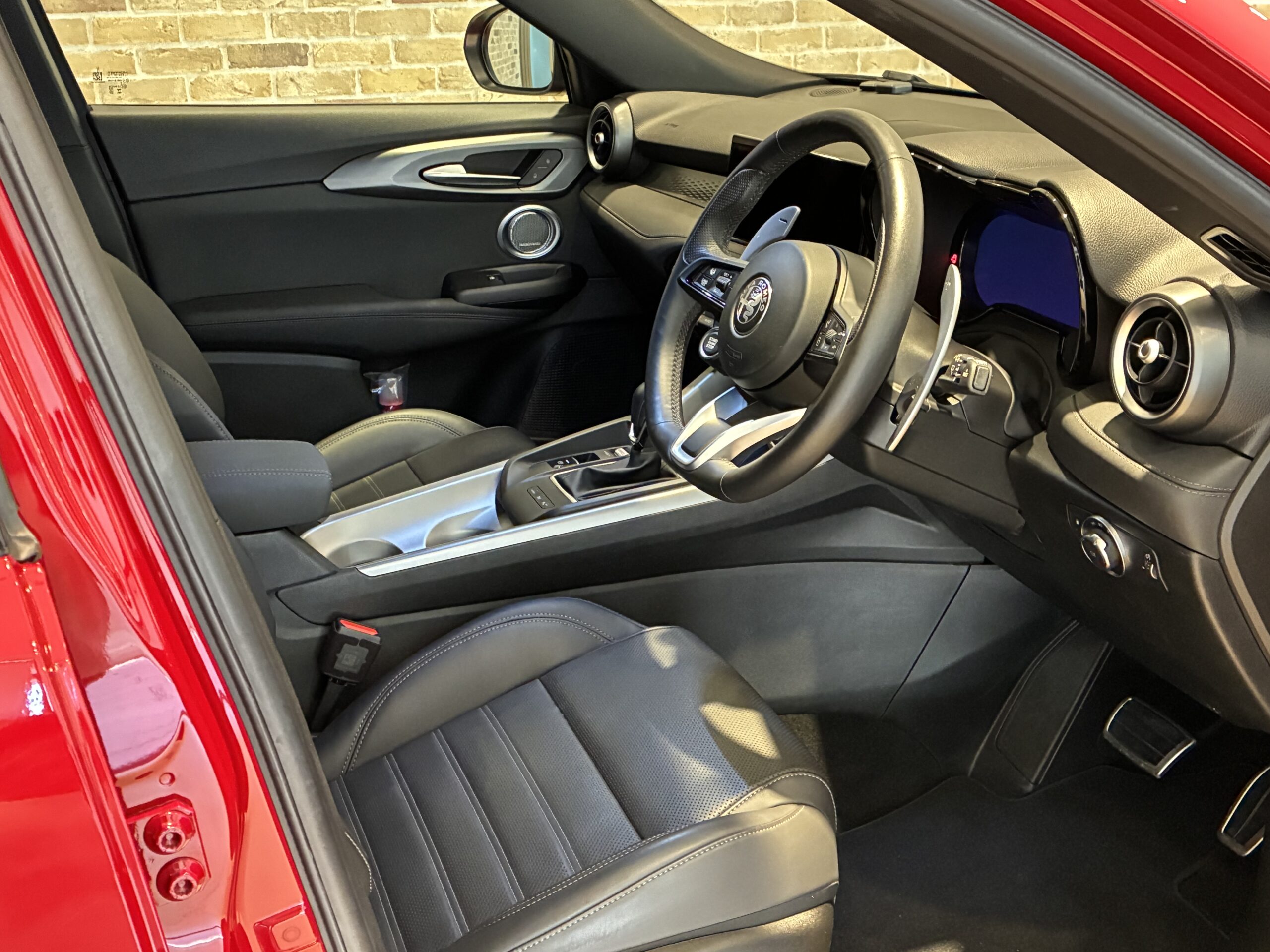 アルファロメオ　トナーレ PHEV Q4 Veloce