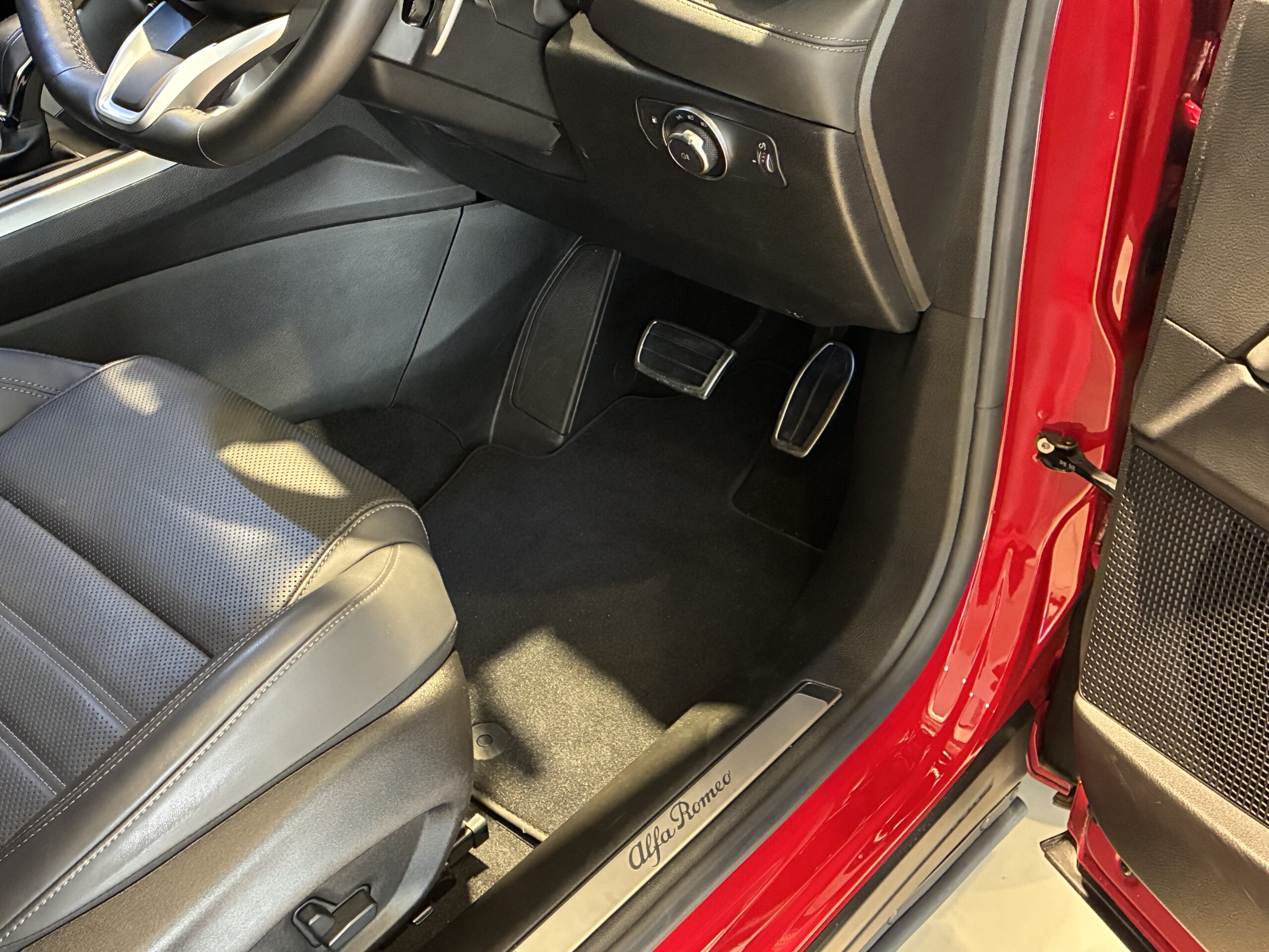 アルファロメオ　トナーレ PHEV Q4 Veloce