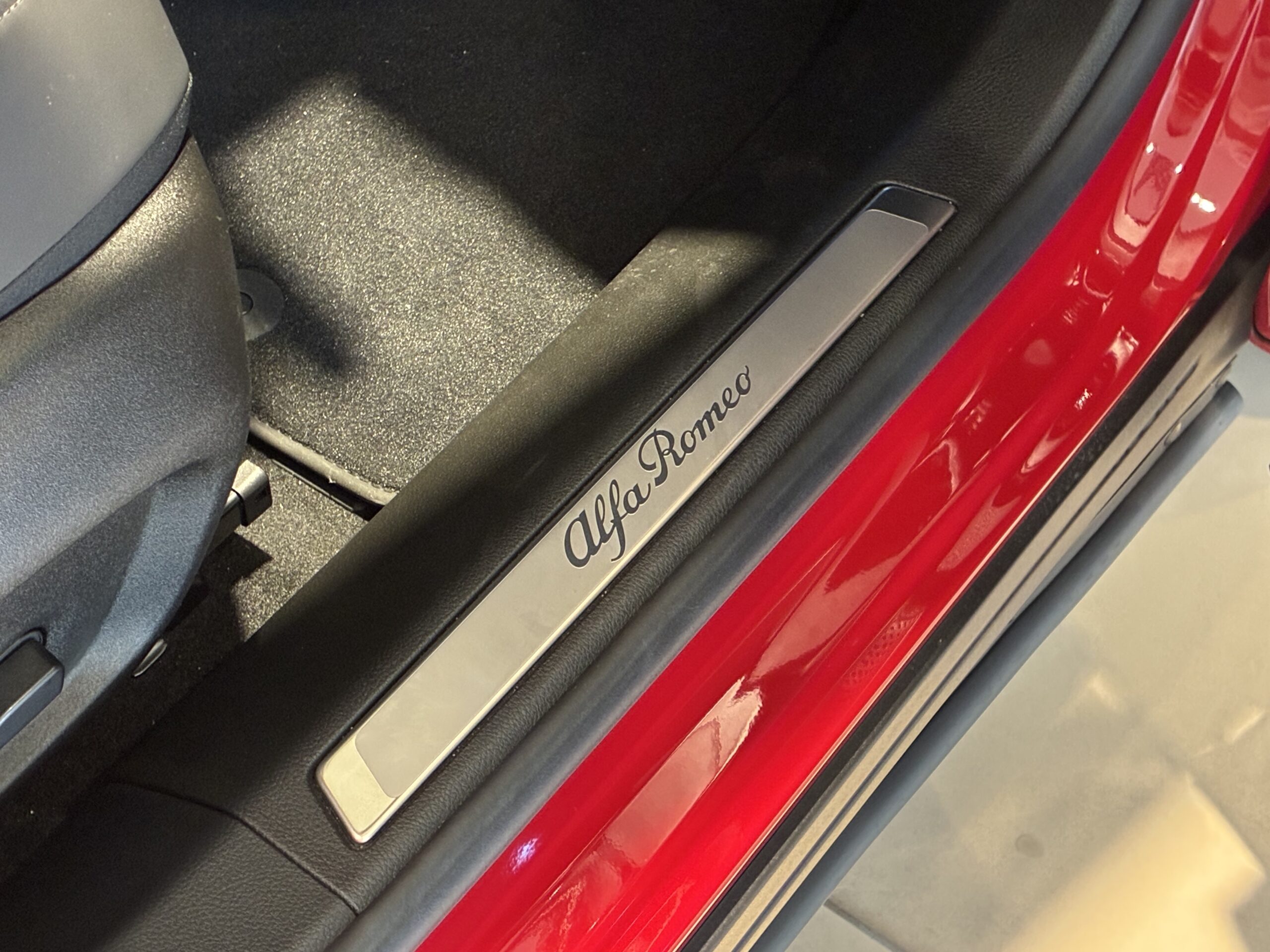アルファロメオ　トナーレ PHEV Q4 Veloce