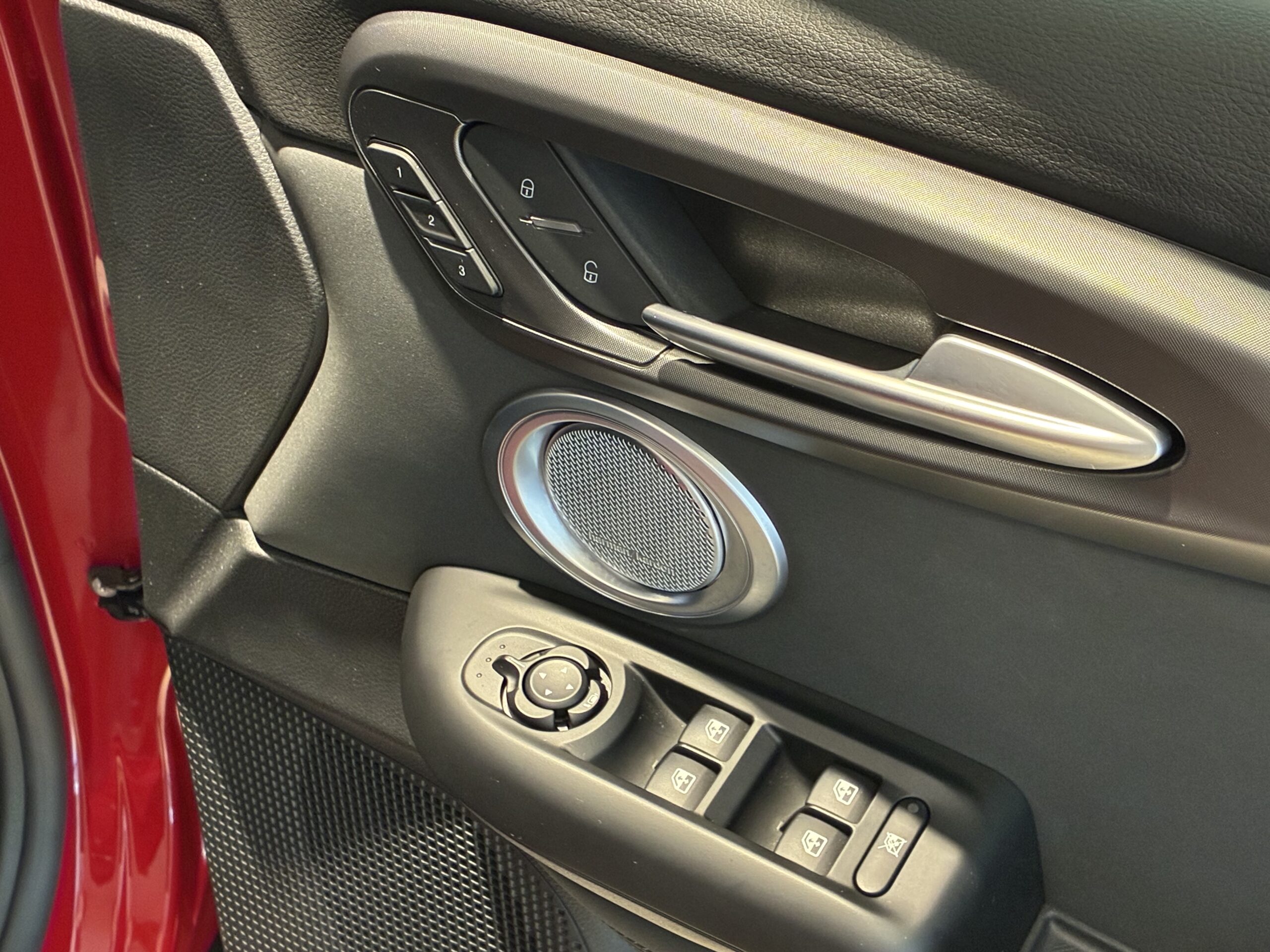 アルファロメオ　トナーレ PHEV Q4 Veloce