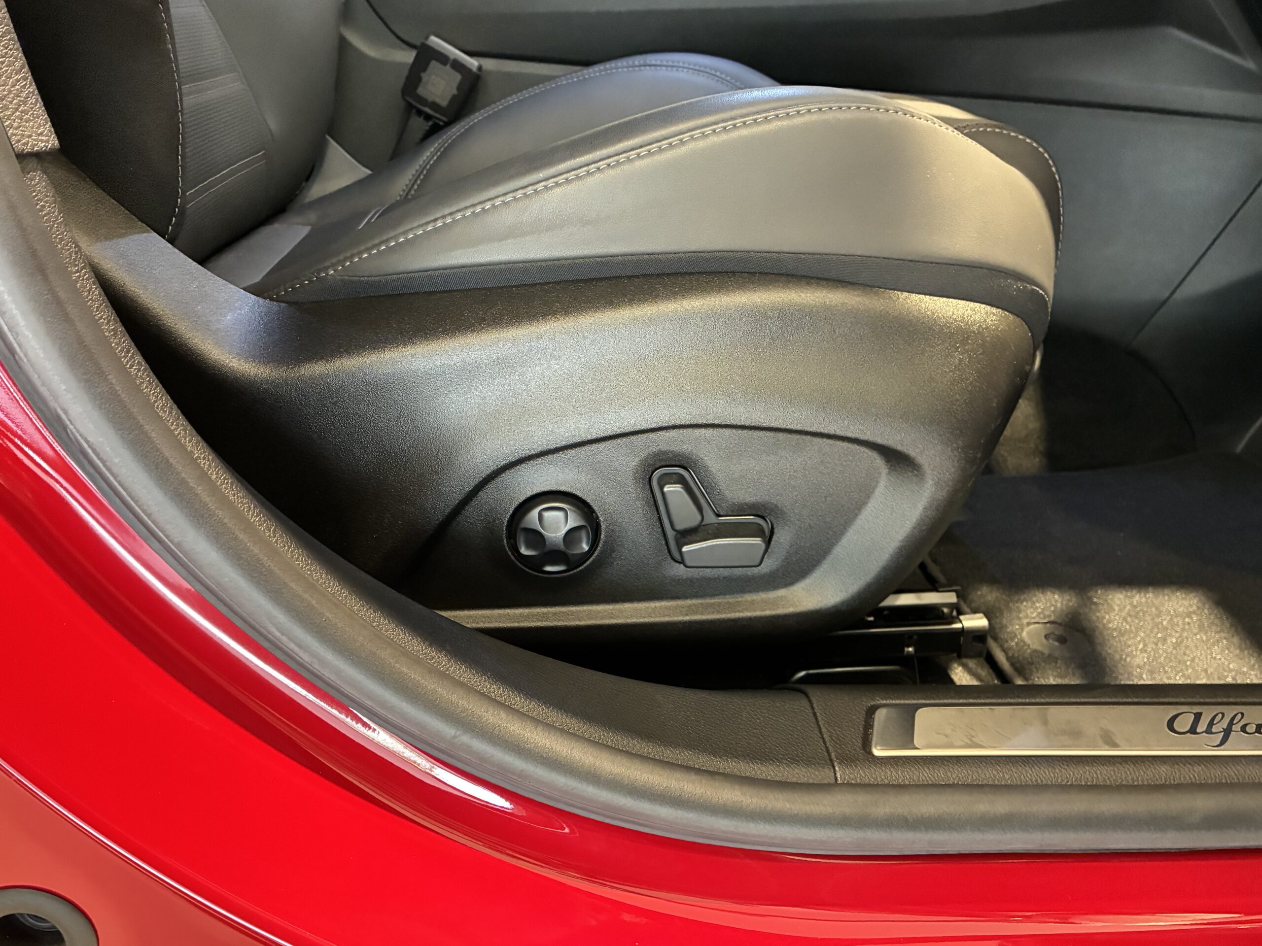 アルファロメオ　トナーレ PHEV Q4 Veloce