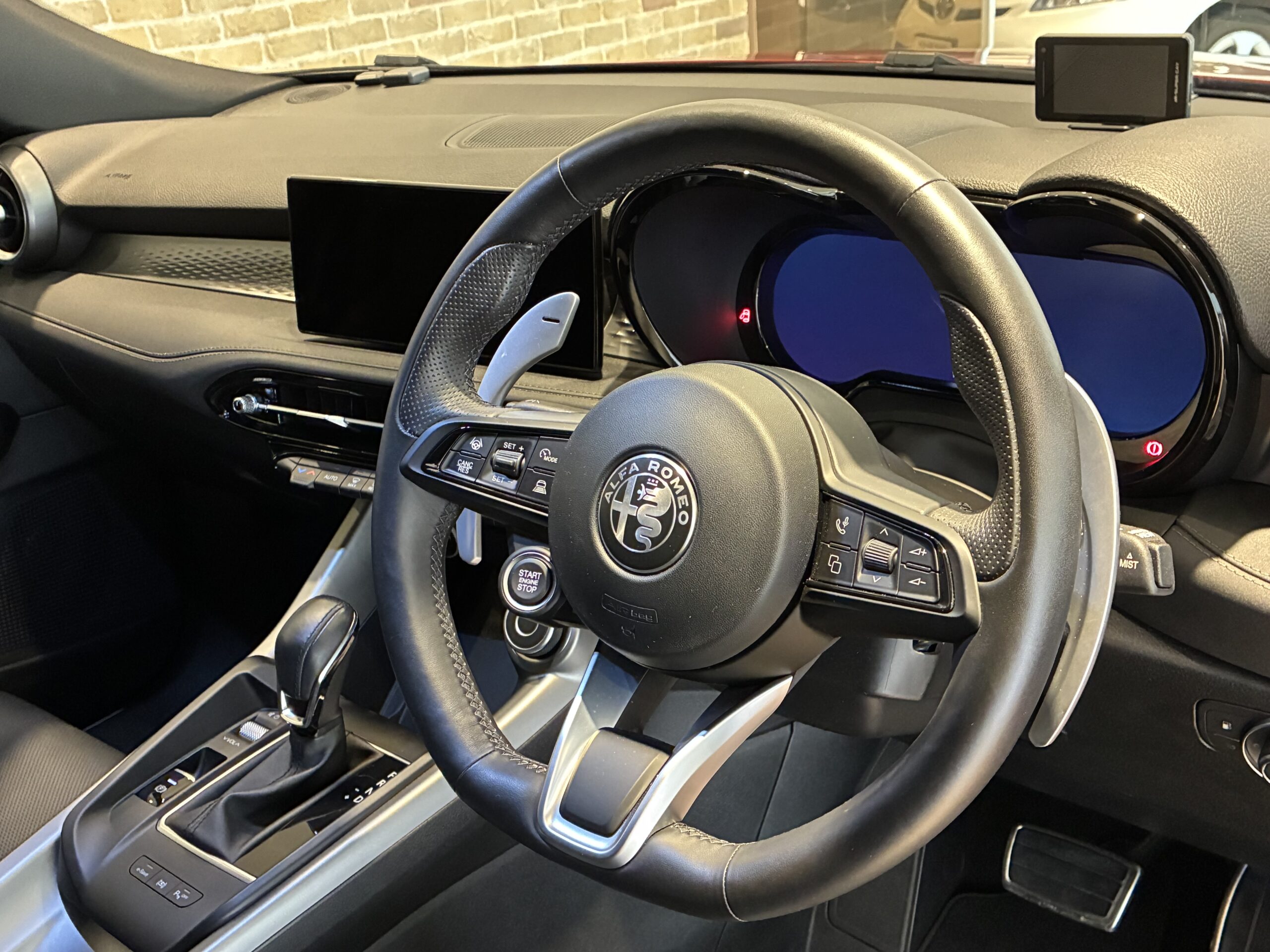 アルファロメオ　トナーレ PHEV Q4 Veloce
