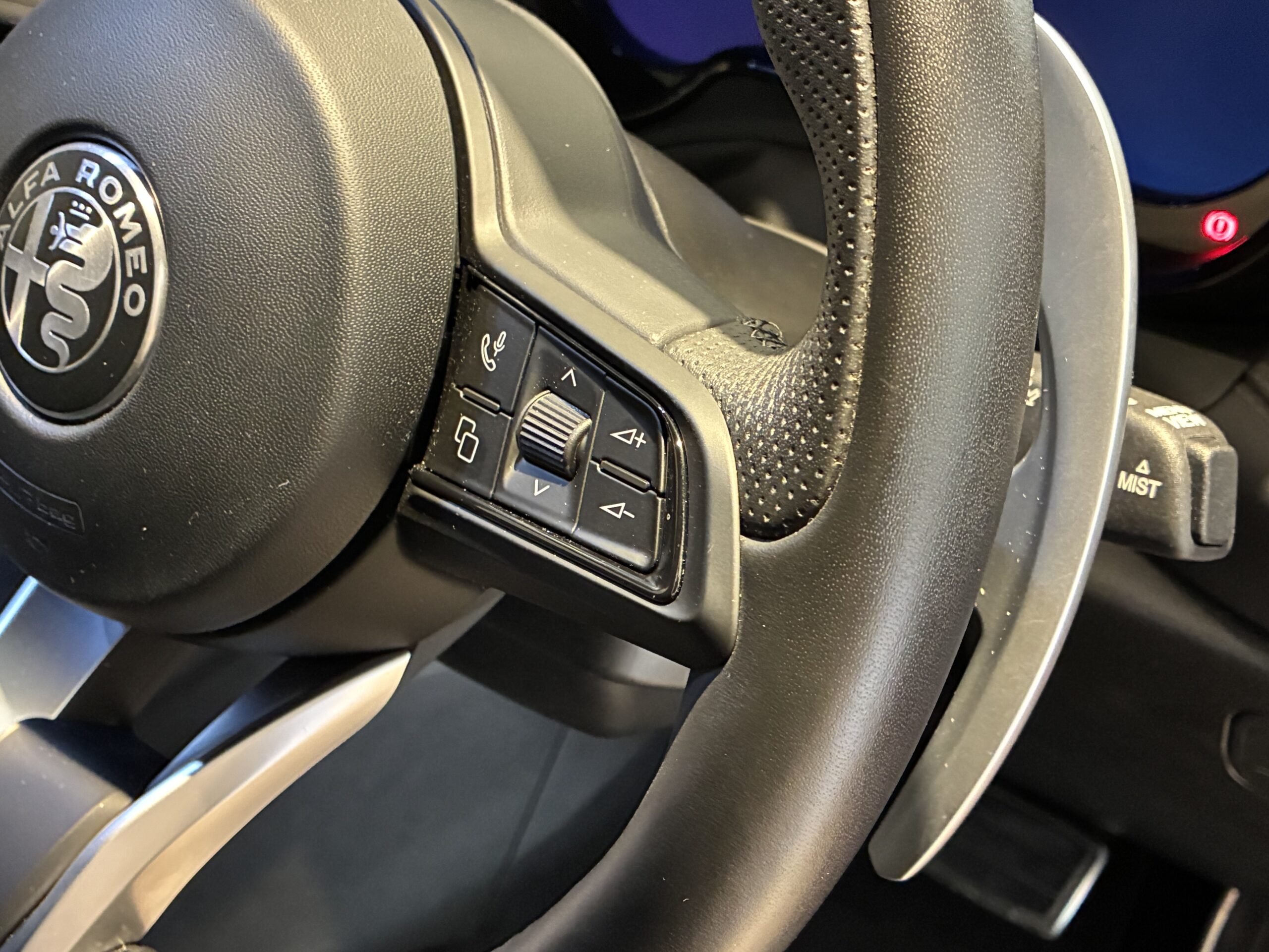 アルファロメオ　トナーレ PHEV Q4 Veloce