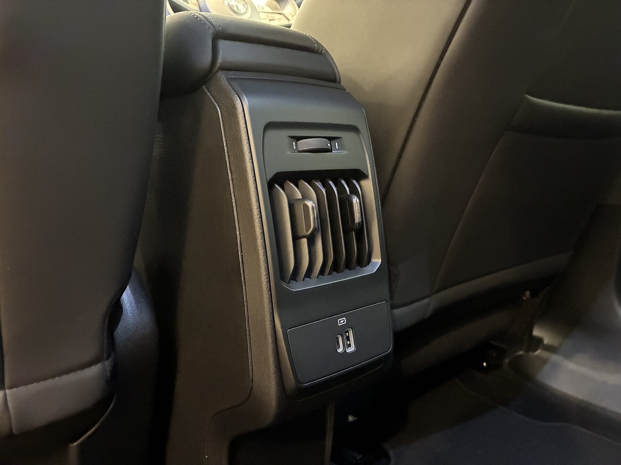 アルファロメオ　トナーレ PHEV Q4 Veloce
