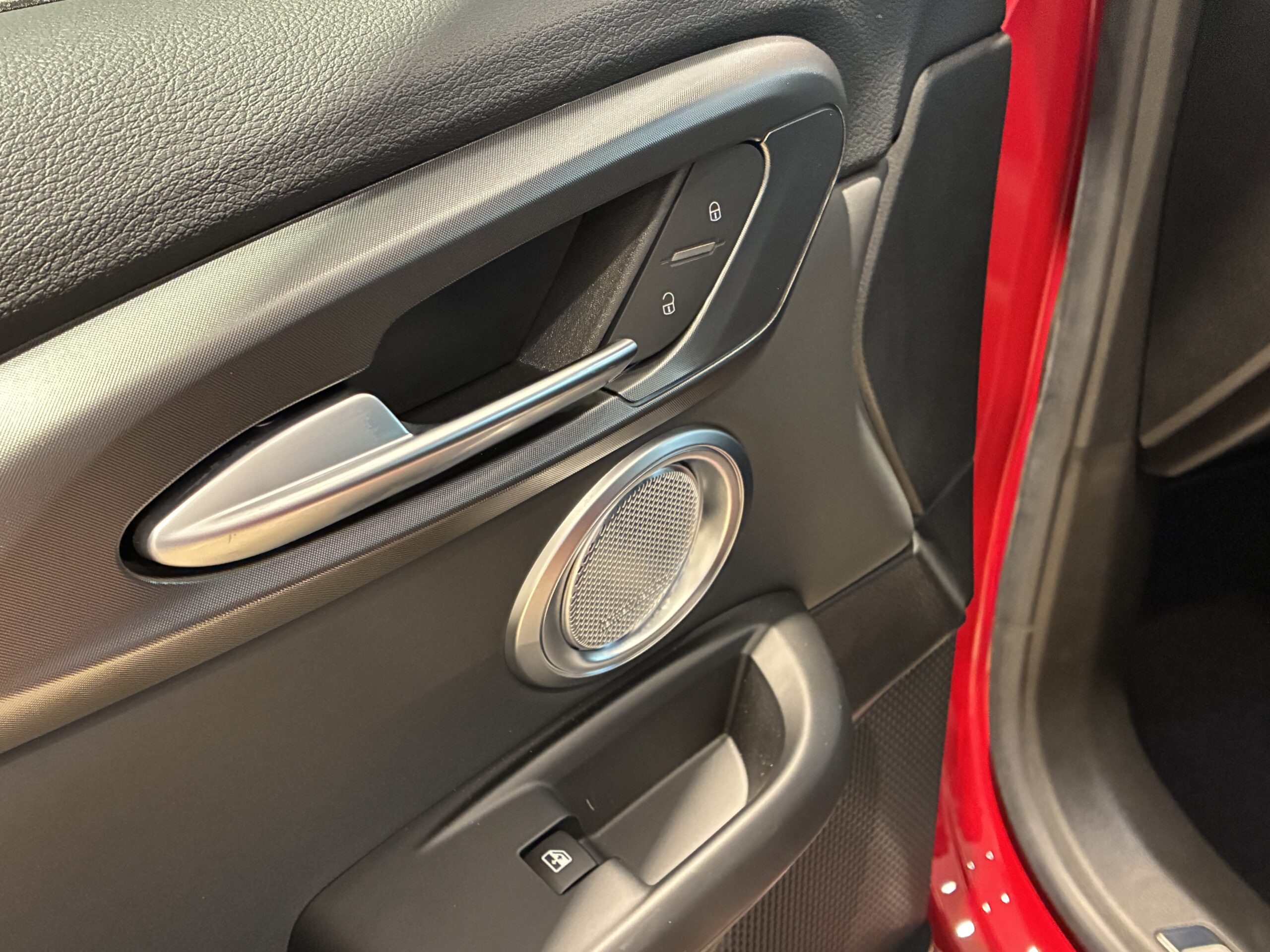 アルファロメオ　トナーレ PHEV Q4 Veloce