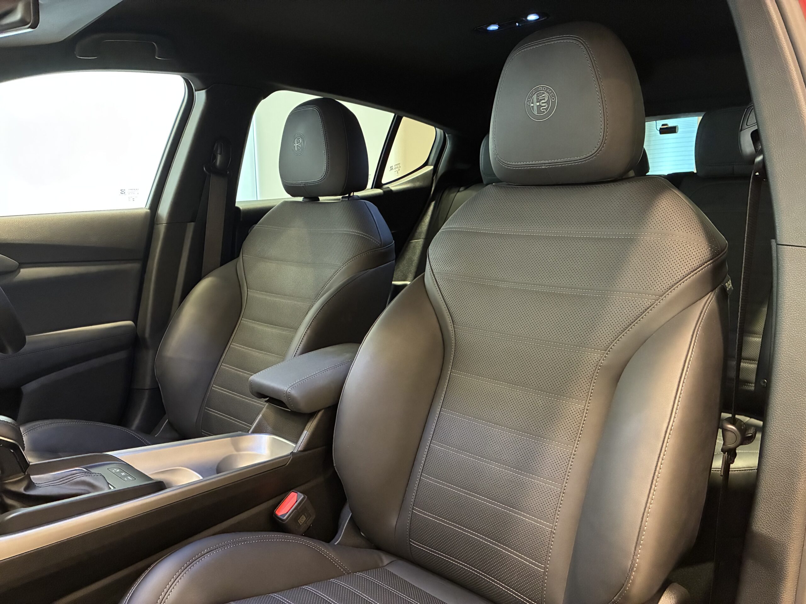 アルファロメオ　トナーレ PHEV Q4 Veloce