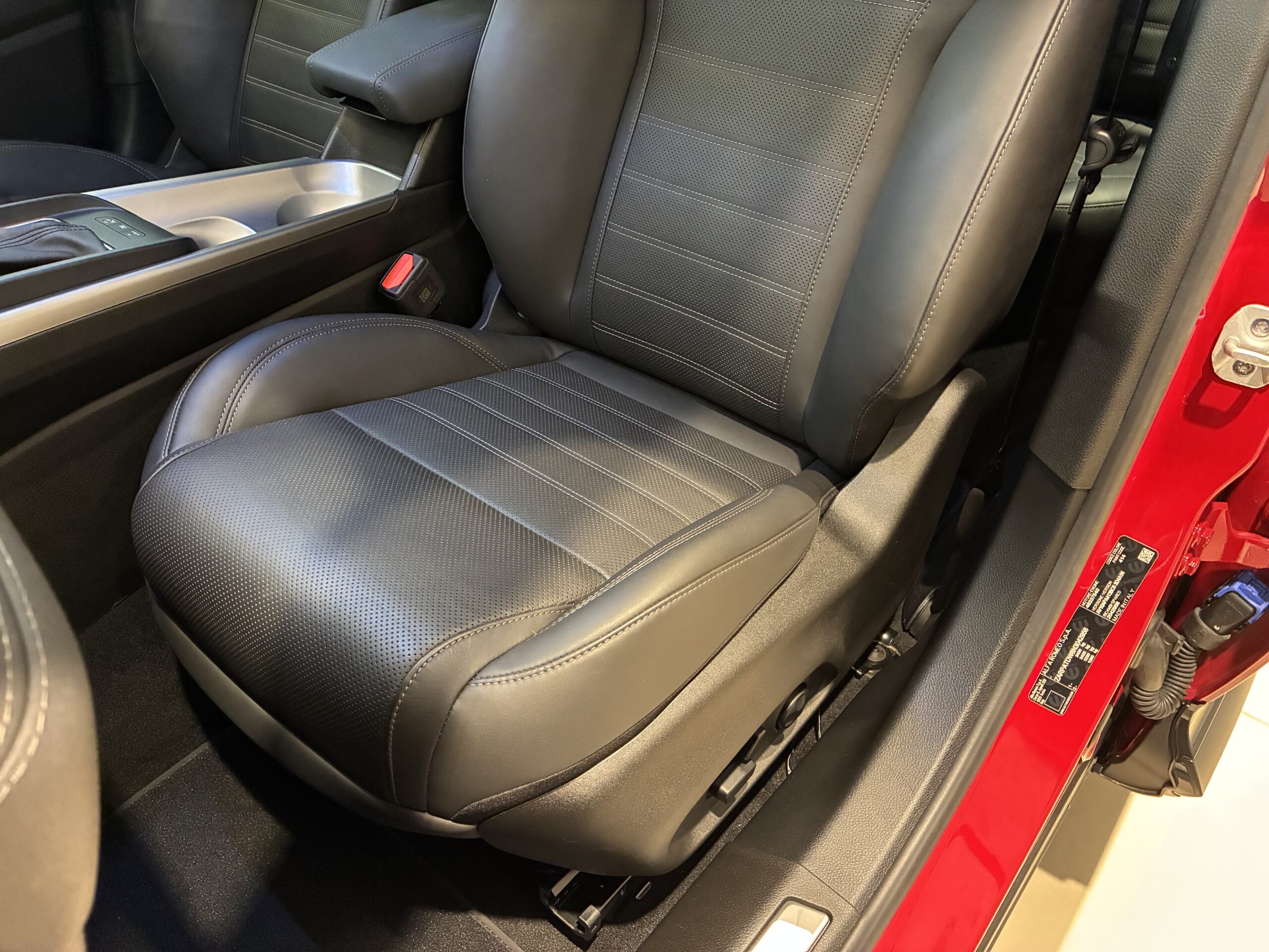 アルファロメオ　トナーレ PHEV Q4 Veloce