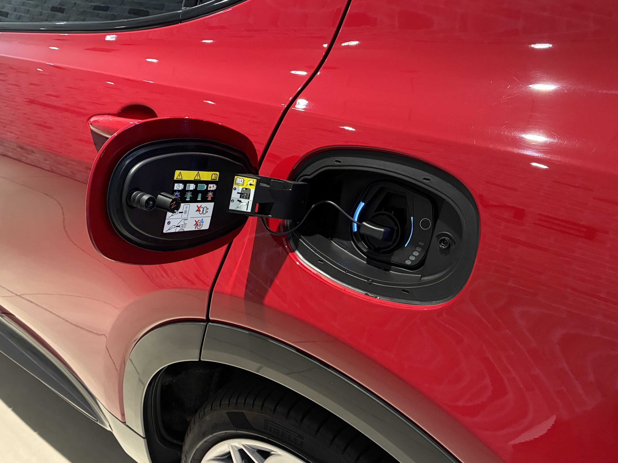 アルファロメオ　トナーレ PHEV Q4 Veloce