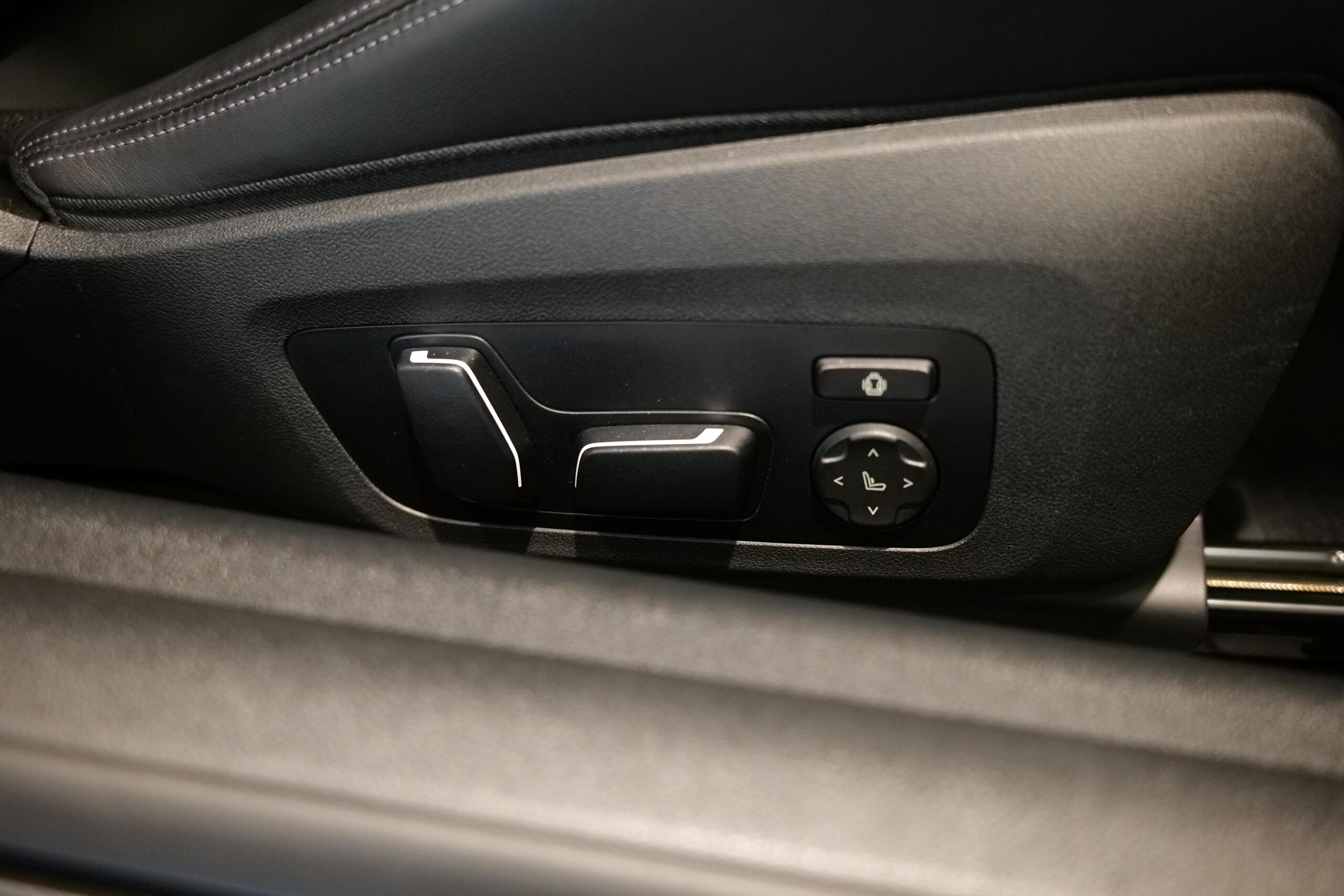 BMW M4クーペ コンペティション M xドライブ 4WD