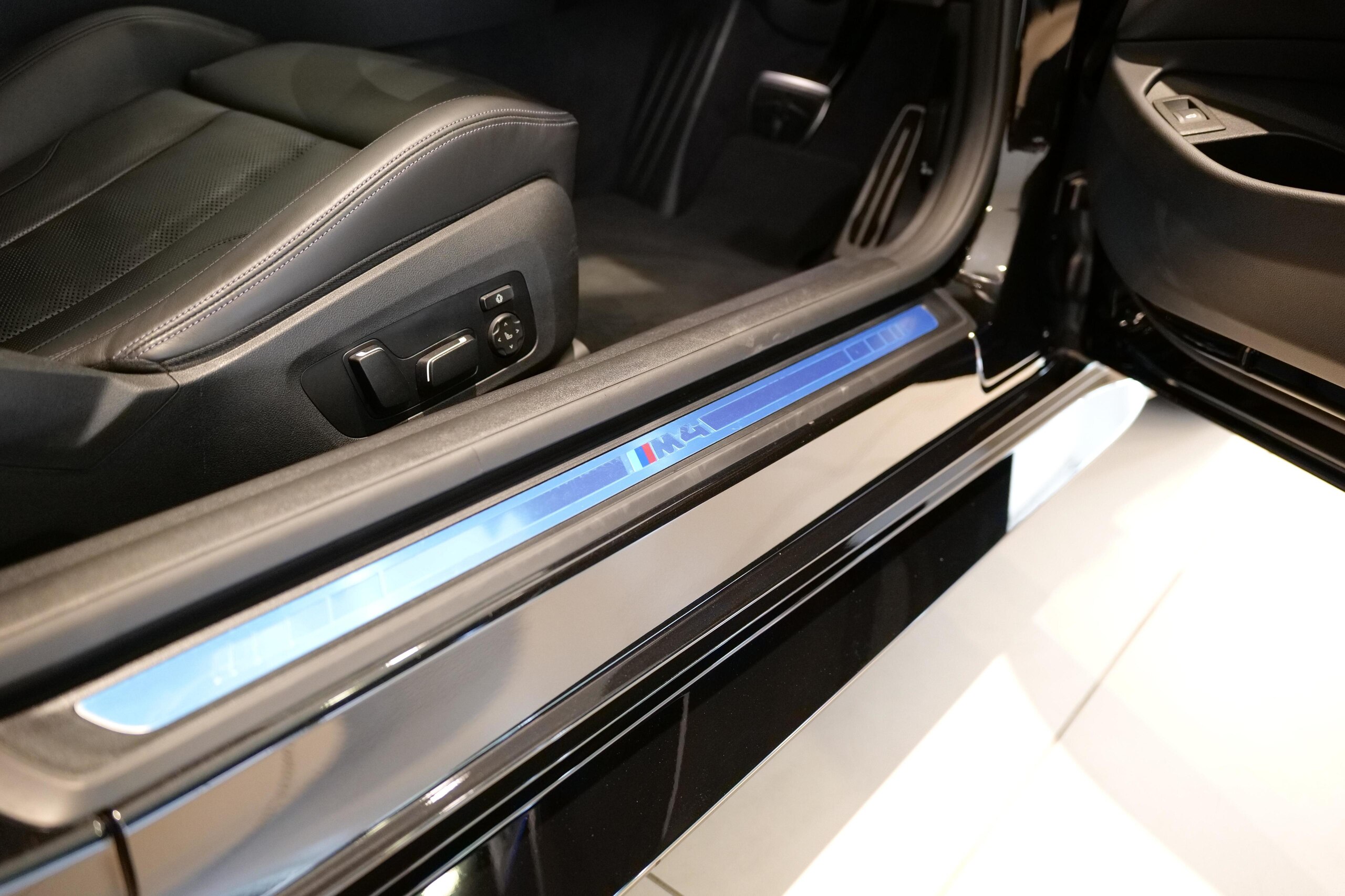 BMW M4クーペ コンペティション M xドライブ 4WD
