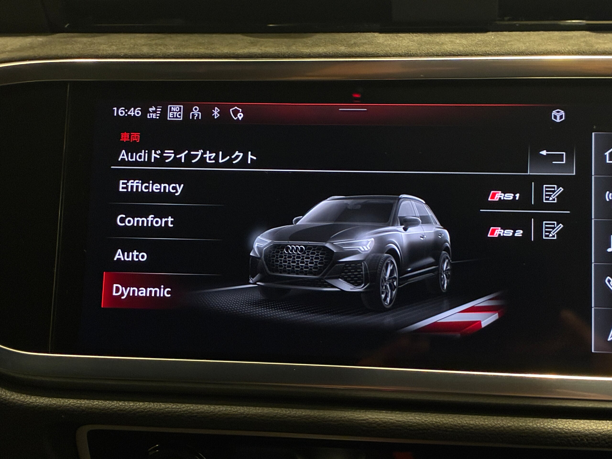 アウディ RS Q3 2.5 4WD