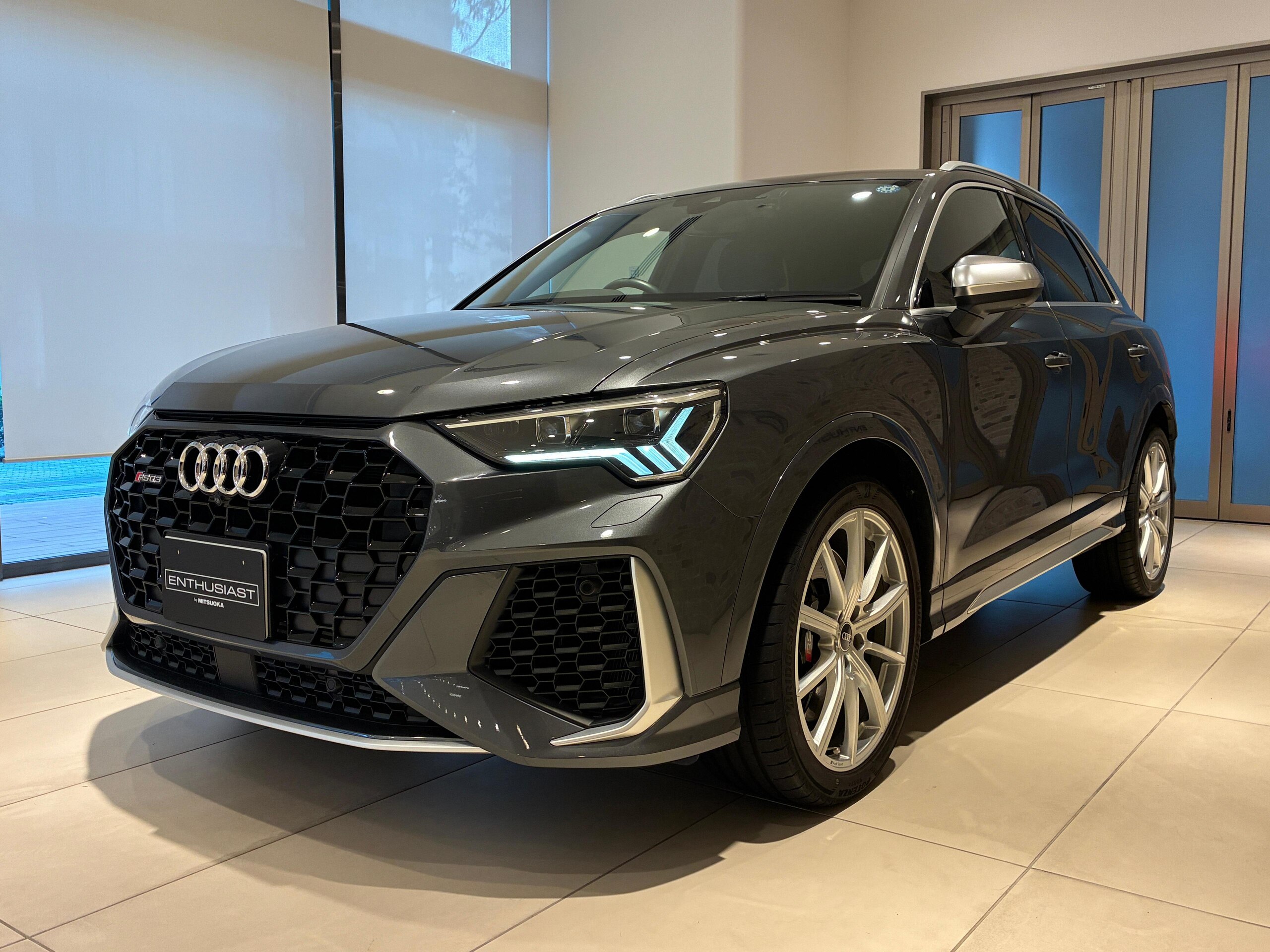 アウディ RS Q3 2.5 4WD