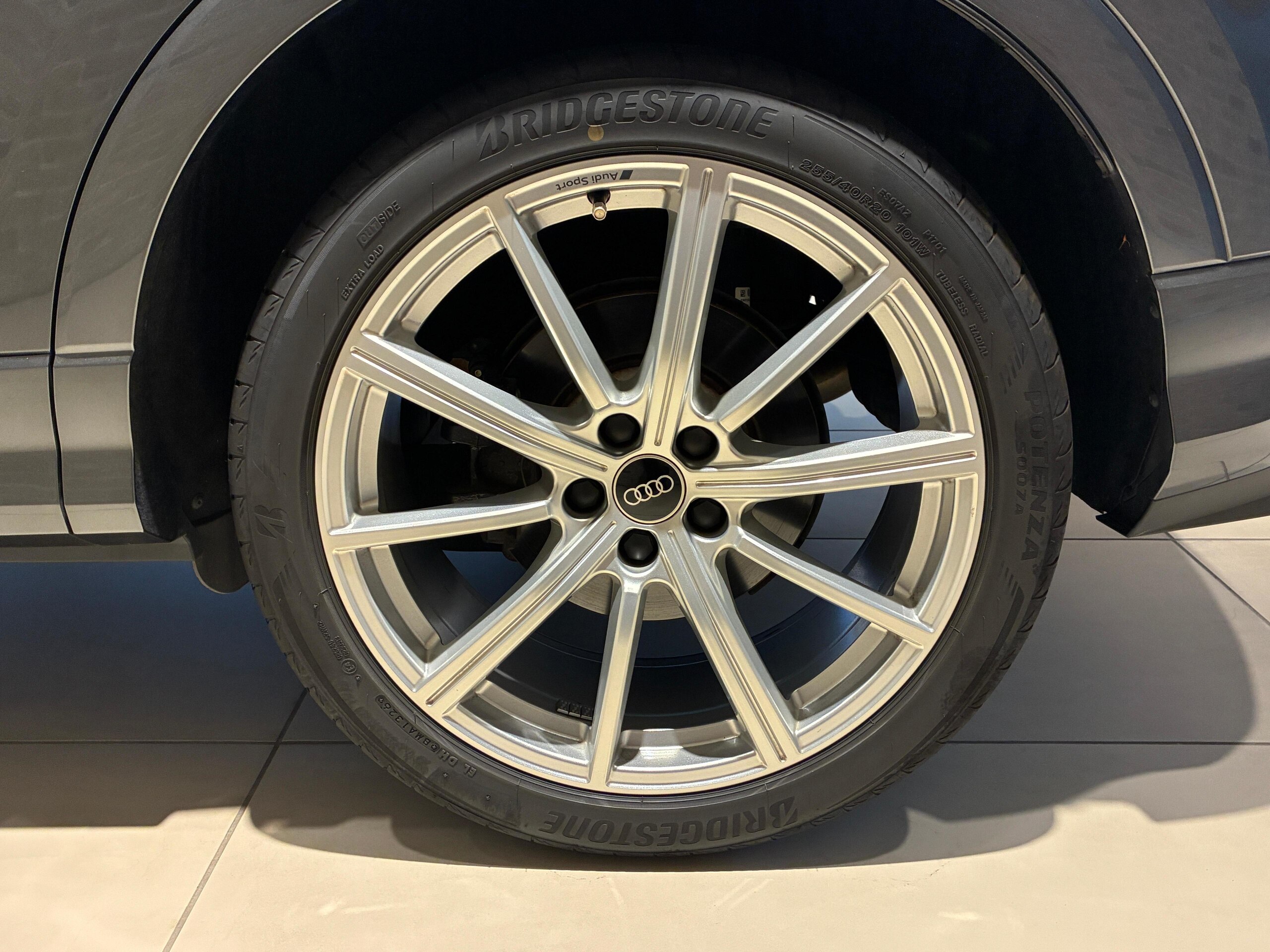 アウディ RS Q3 2.5 4WD