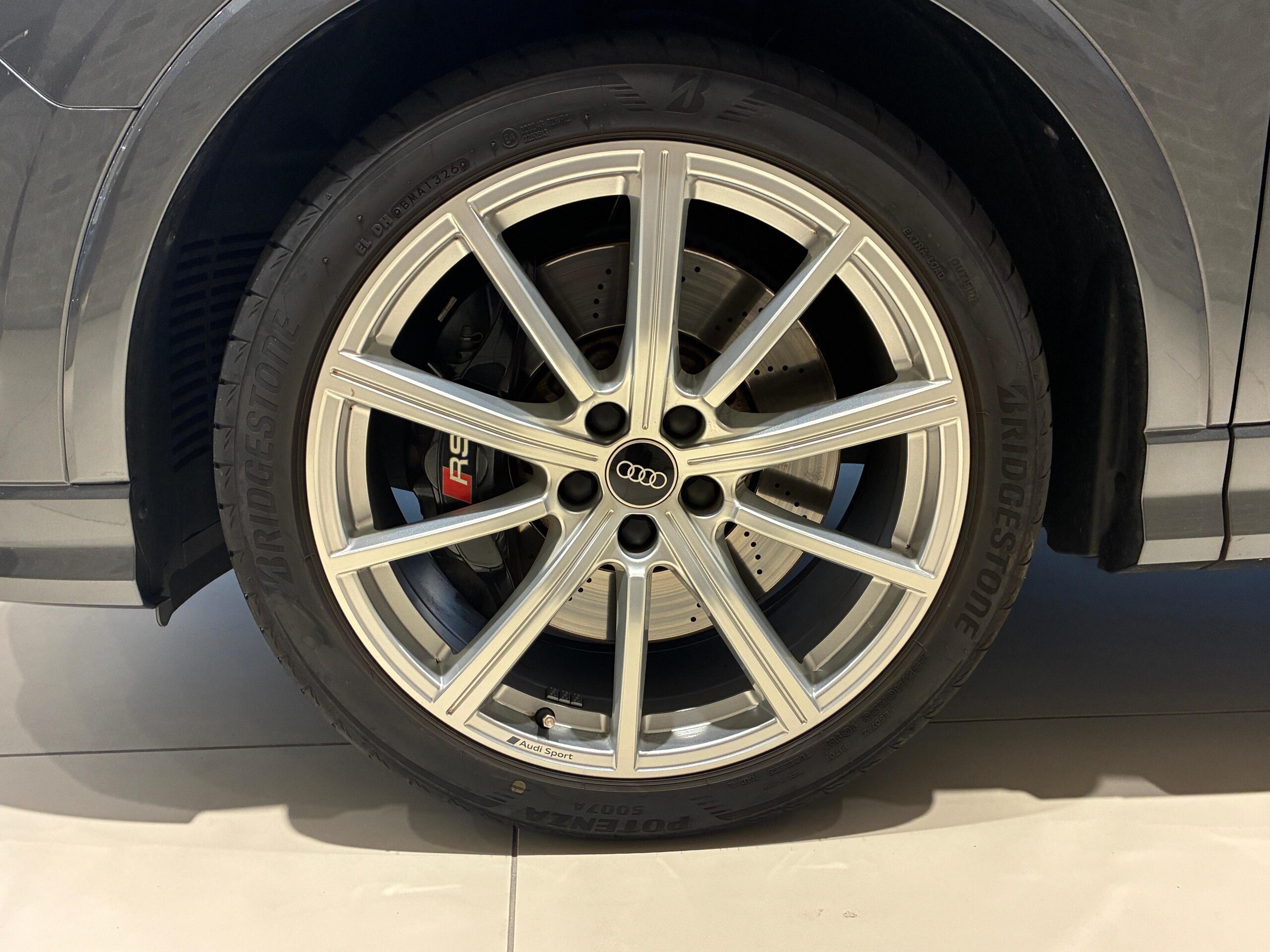 アウディ RS Q3 2.5 4WD