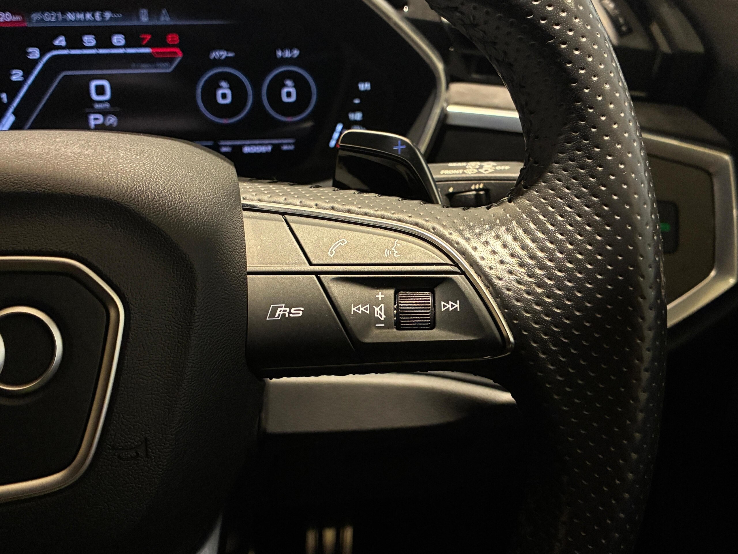 アウディ RS Q3 2.5 4WD