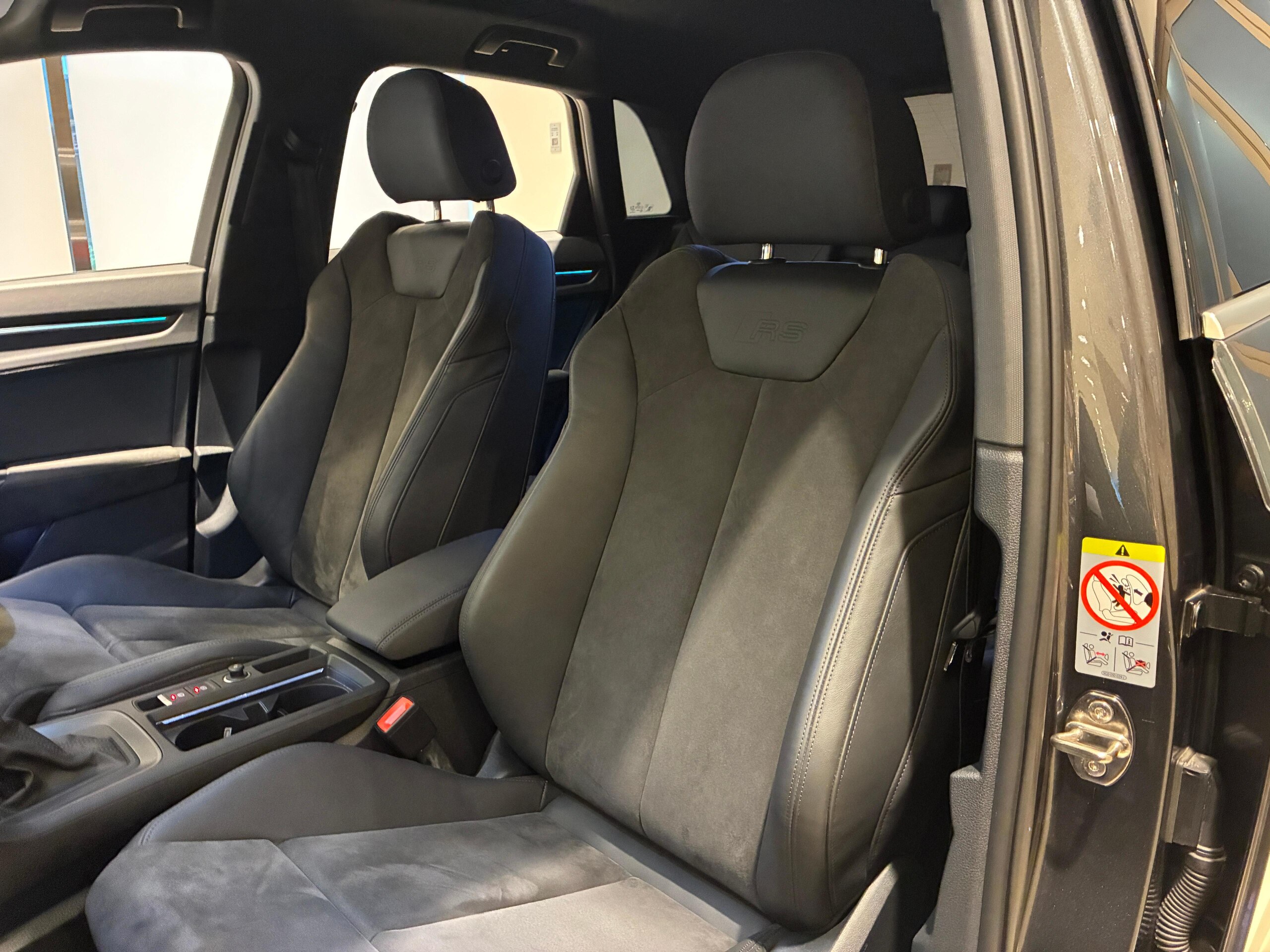 アウディ RS Q3 2.5 4WD