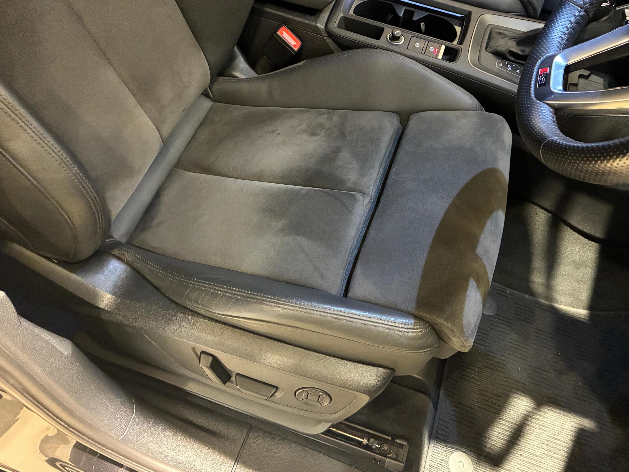 アウディ RS Q3 2.5 4WD