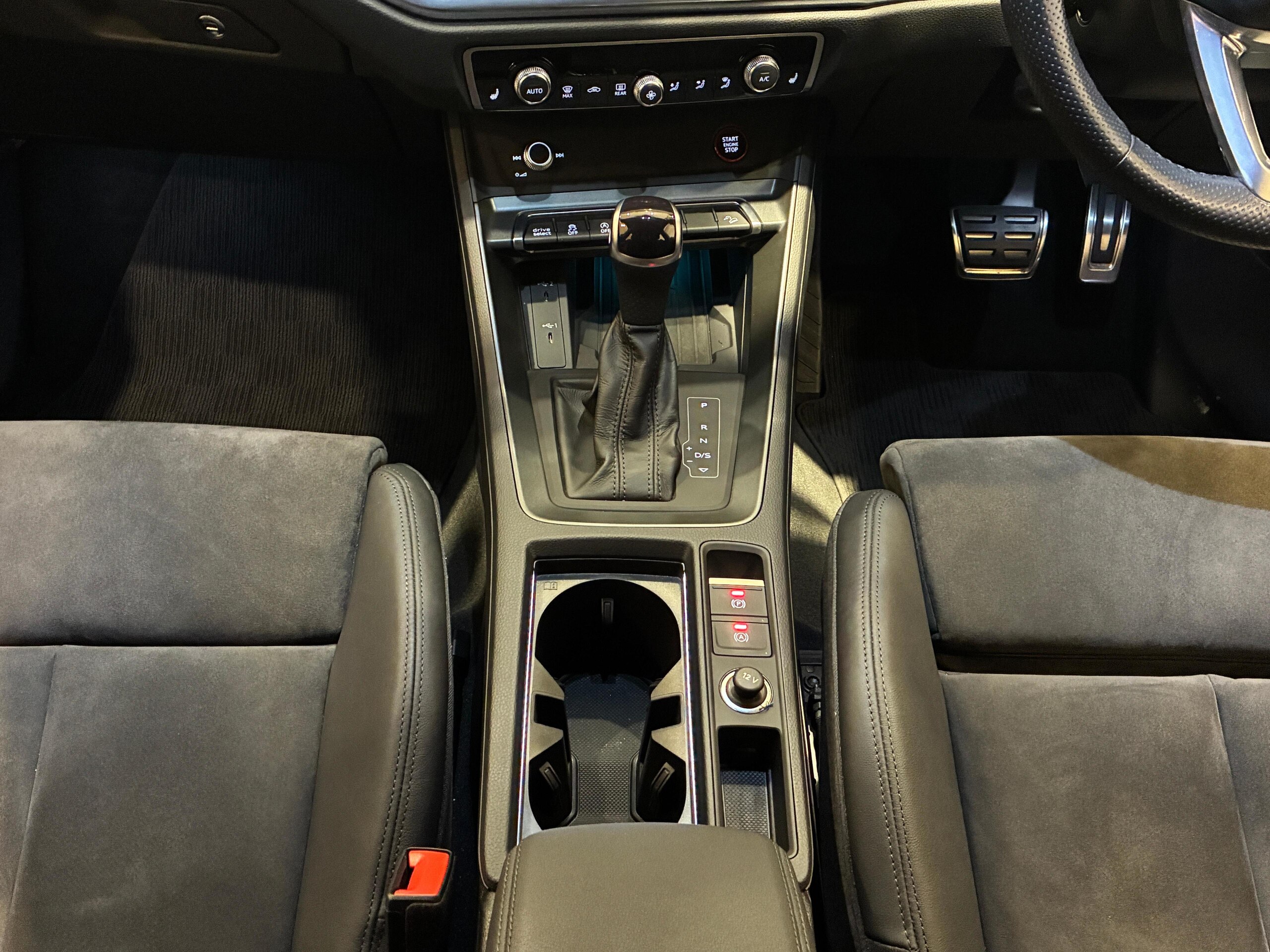 アウディ RS Q3 2.5 4WD